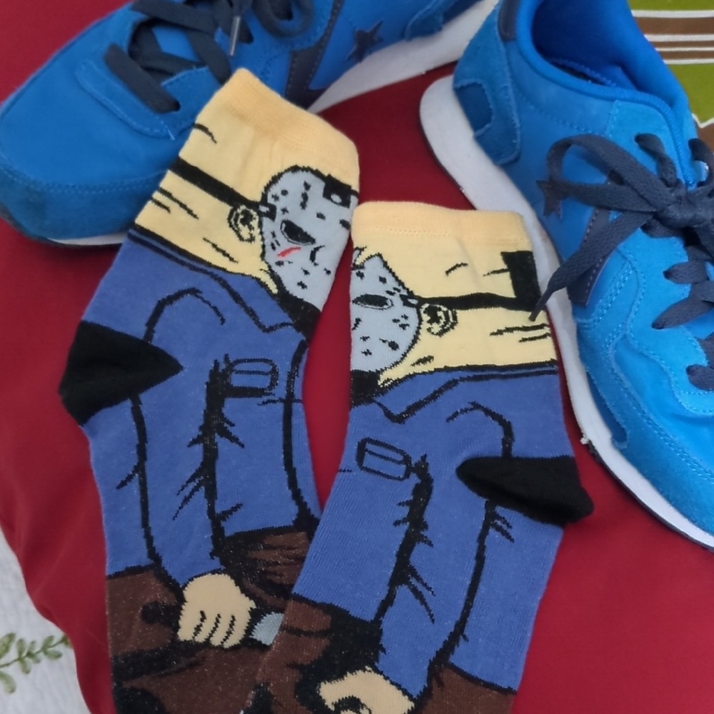 Converse Suede Thunderbolt  $Bonus$ Graphic Socks (Jason)